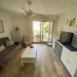 https://studio-tout-confort-les-pieds-dans-leau.fr-provencehotel.com